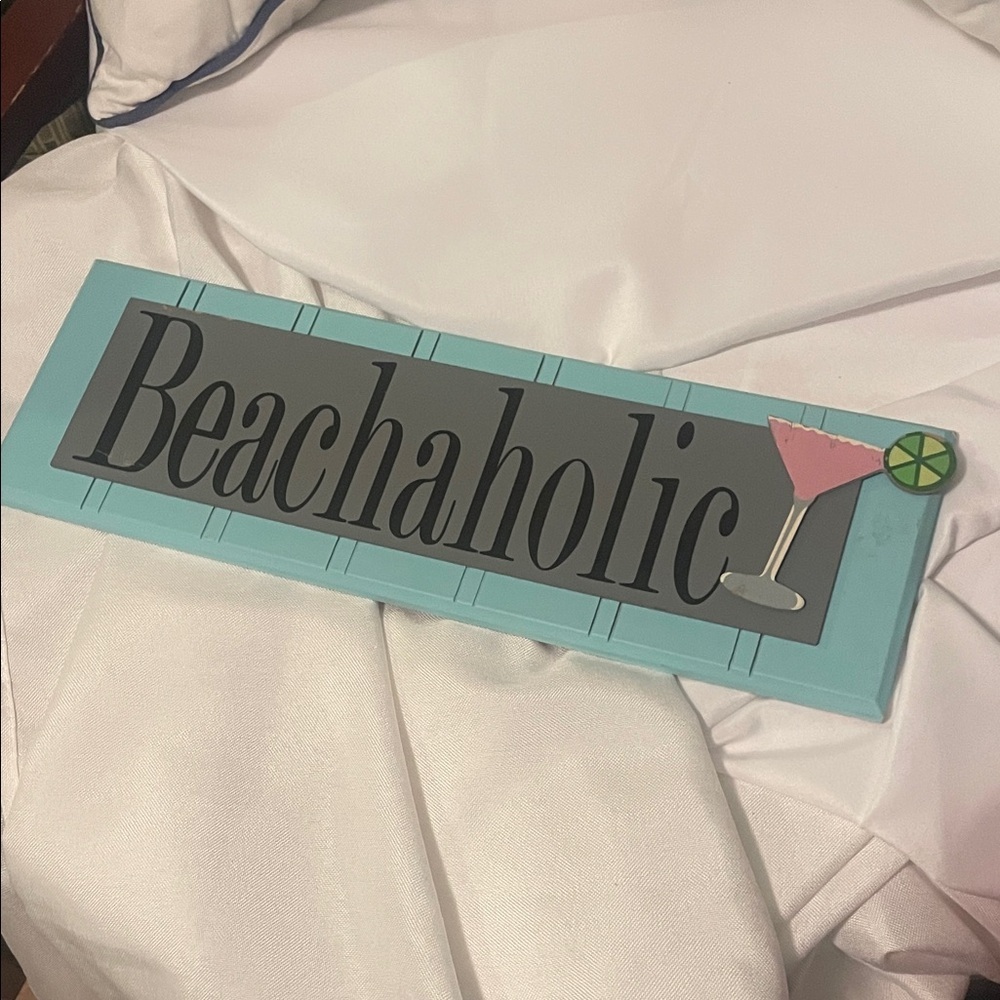 Beachaholic Wall Sign with Cocktail Design